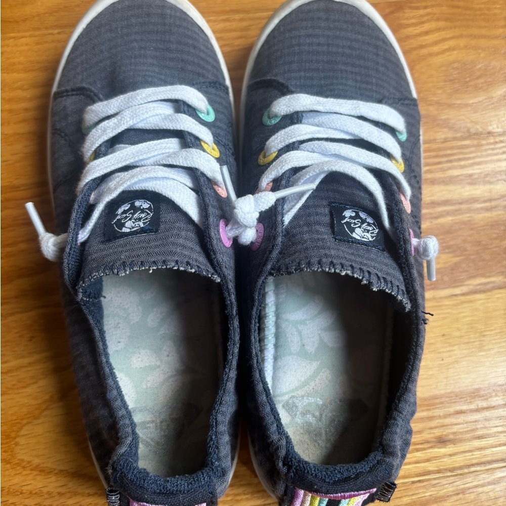 Girls Roxy Shoes - Picture 3 of 7